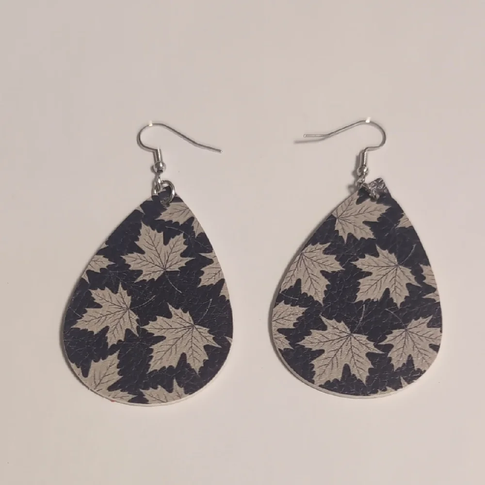 Elegant Black and White‎ Leaf Earrings